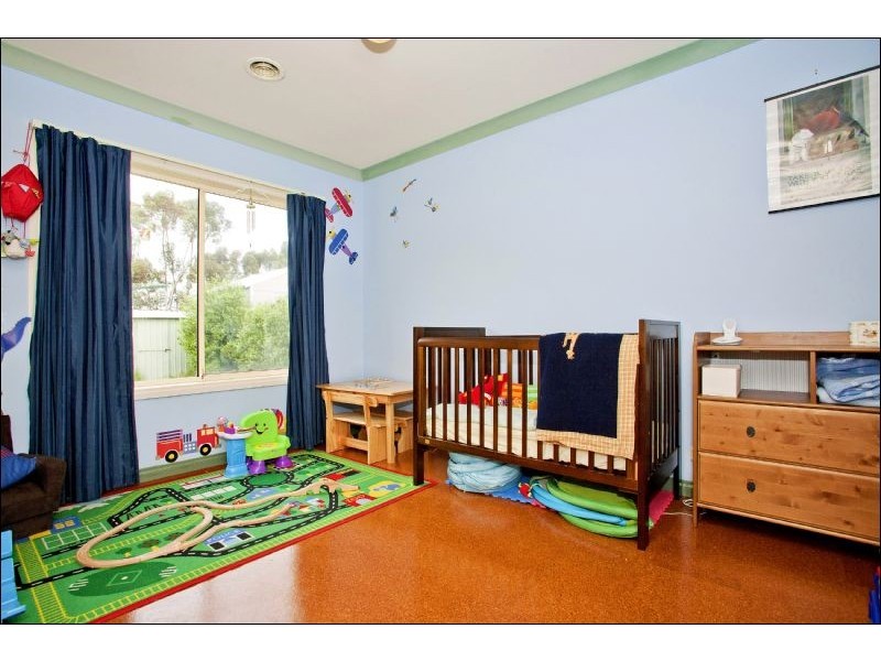 8 The Esperence, Lara VIC 3212