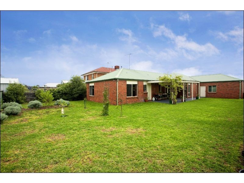 8 The Esperence, Lara VIC 3212