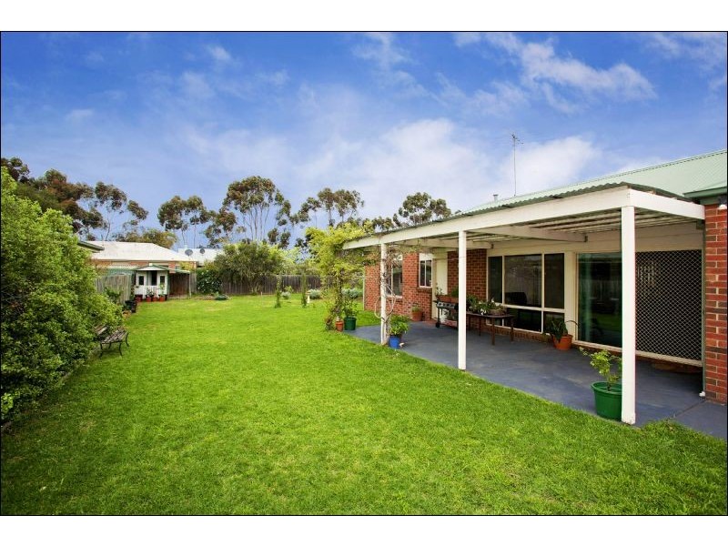 8 The Esperence, Lara VIC 3212