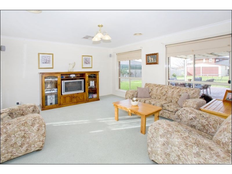 12 Canterbury Road East, Lara VIC 3212