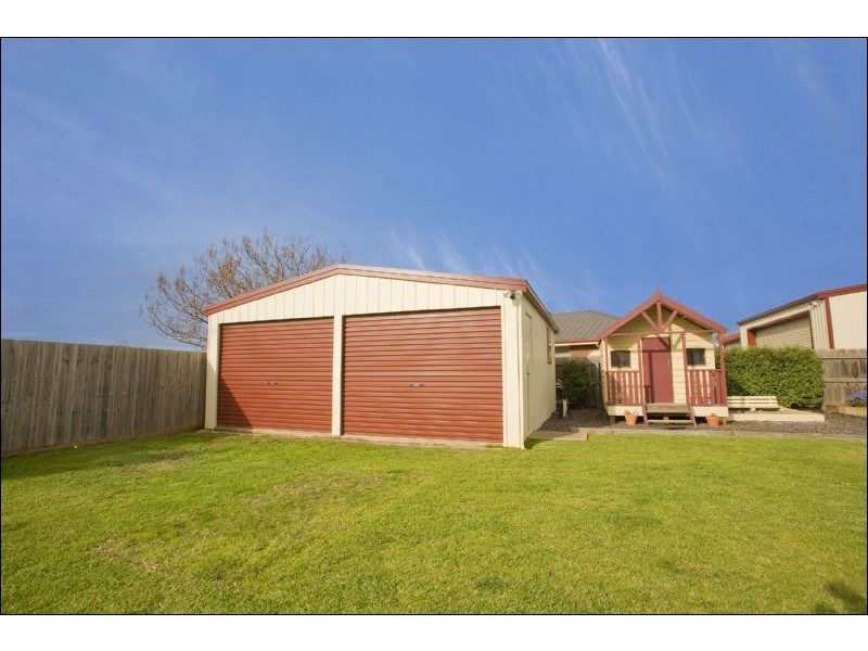 12 Canterbury Road East, Lara VIC 3212