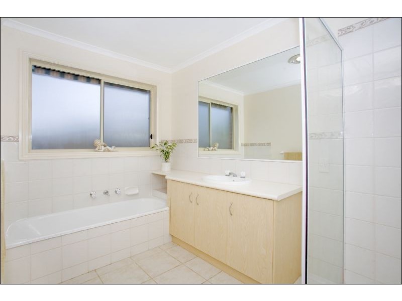 12 Canterbury Road East, Lara VIC 3212