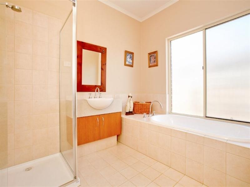4 Nilaur Place, Lara VIC 3212