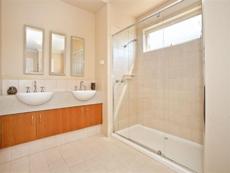 4 Nilaur Place, Lara VIC 3212