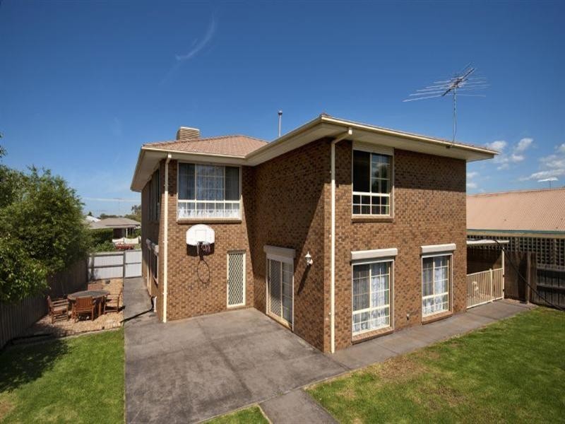 75 Cameron Crescent, Lara VIC 3212