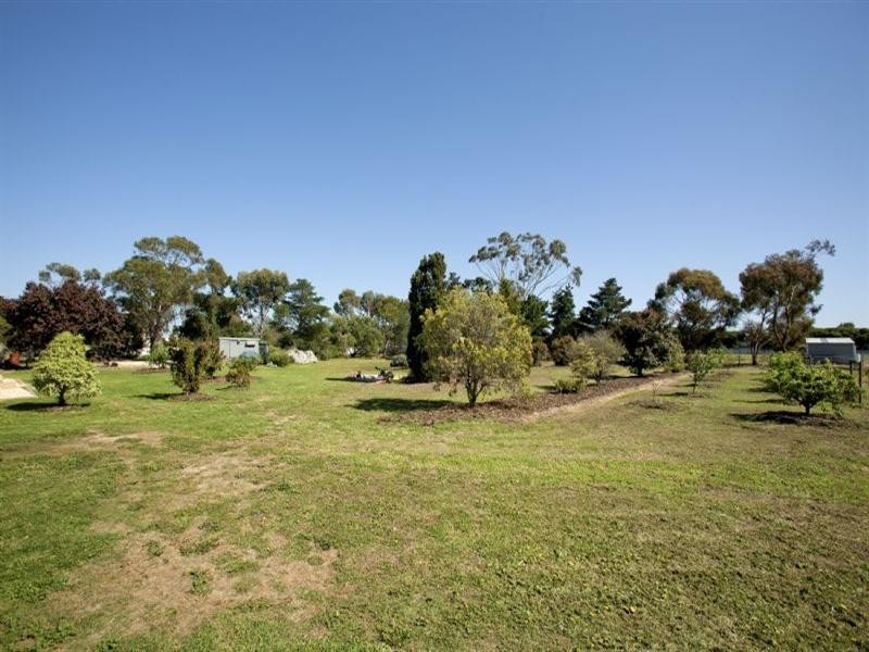 90 Cozens Road, Lara VIC 3212