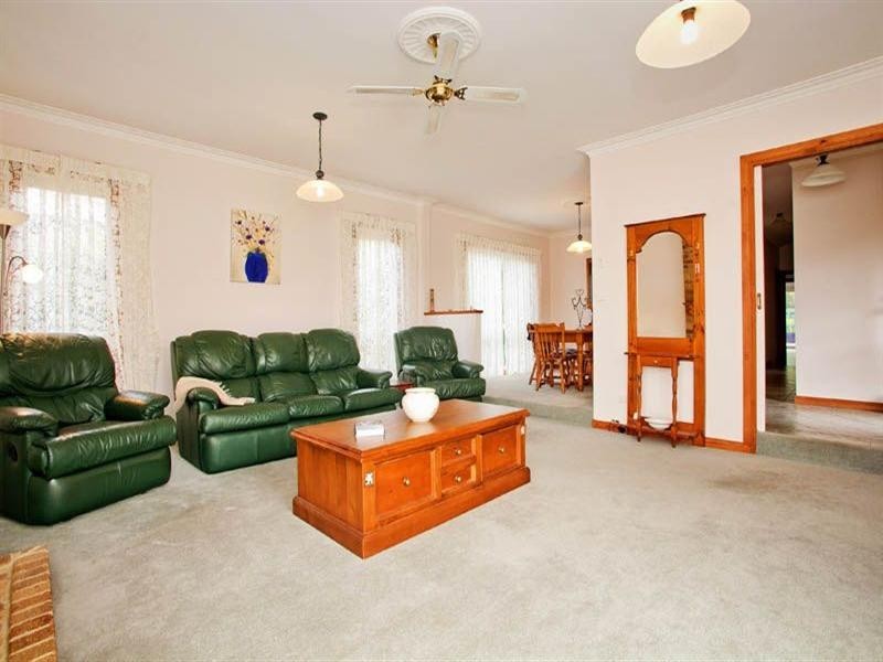 53 Cameron Crescent, Lara VIC 3212