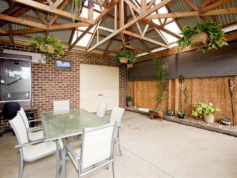 8 Wheat Court, Lara VIC 3212