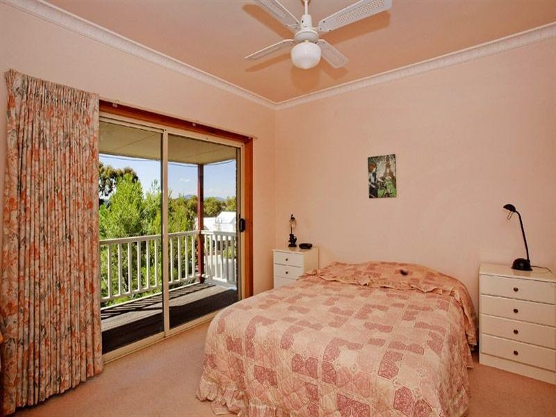 18 Scarlett Grove, Lara VIC 3212