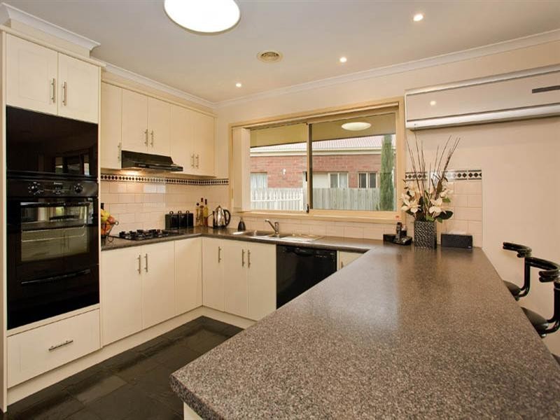 17 Stefan Court, Lara VIC 3212