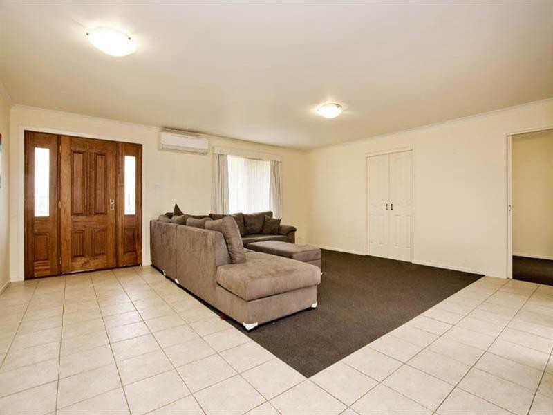 48 Cameron Crescent, Lara VIC 3212