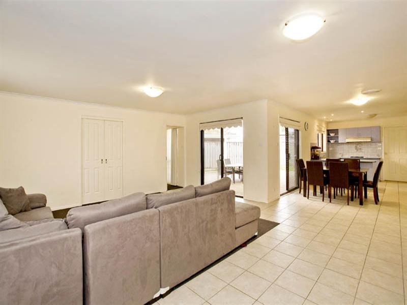 48 Cameron Crescent, Lara VIC 3212