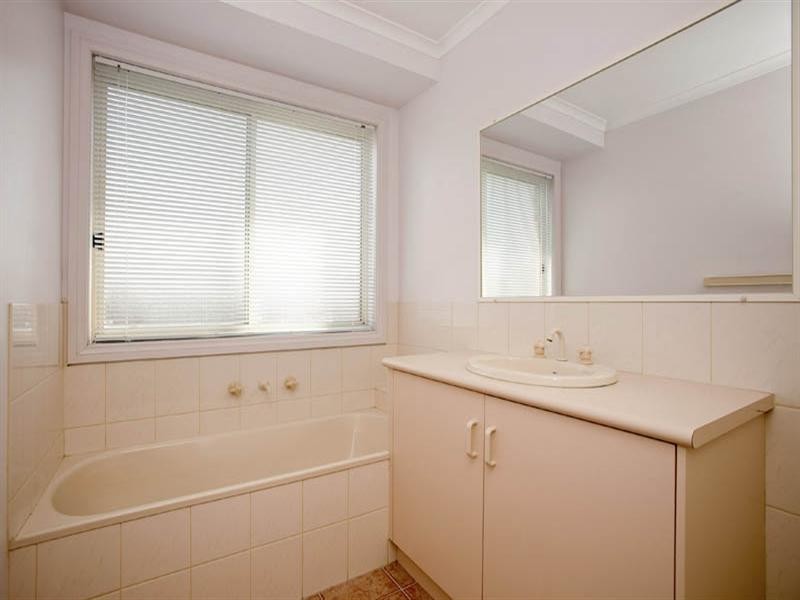 11 The Esperence, Lara VIC 3212