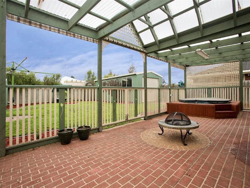12 Misten Court, Lara VIC 3212