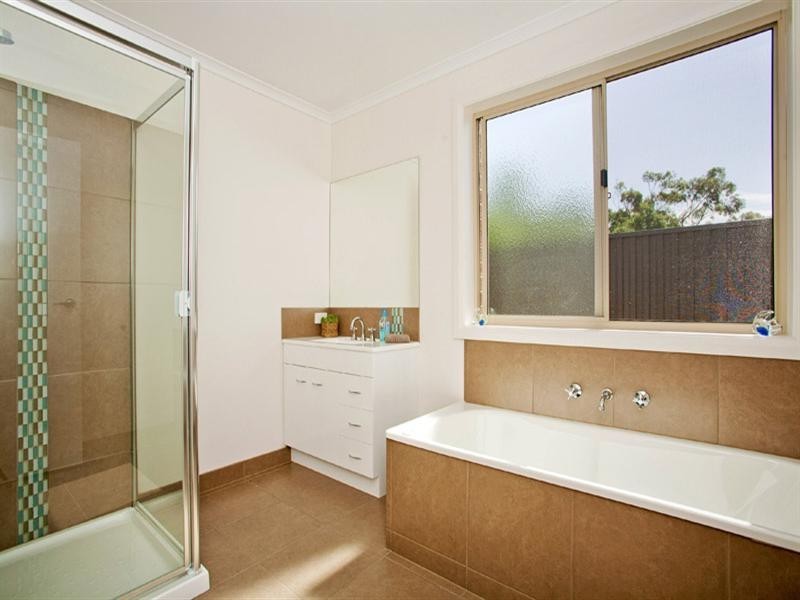10 Grebe Court, Lara VIC 3212