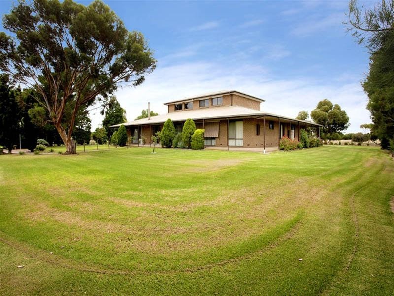 30 Orlando Grove, Lara VIC 3212