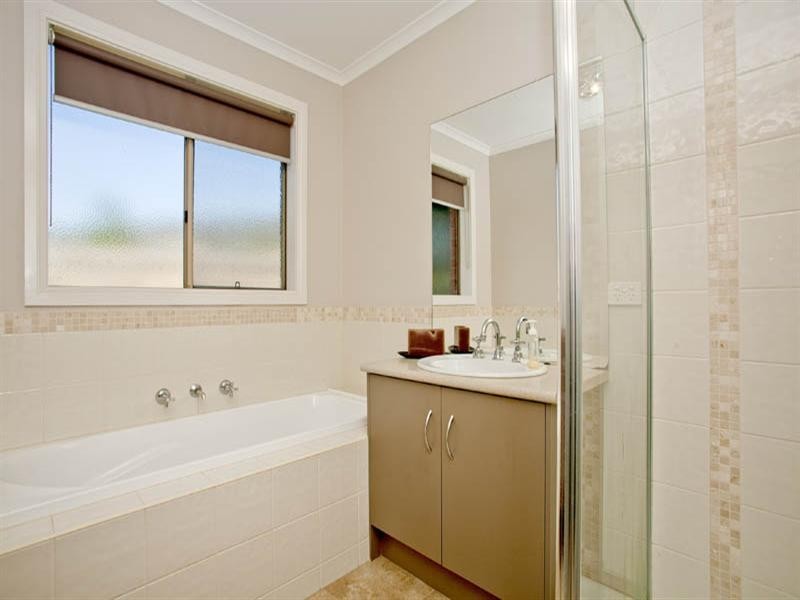 4 Barley Close, Lara VIC 3212