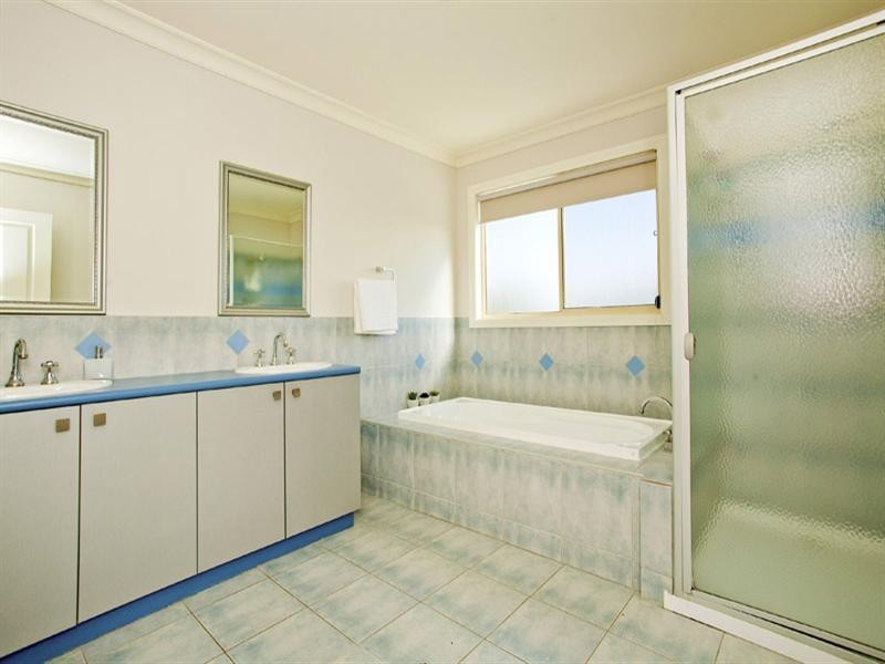 8 Cypress Court, Lara VIC 3212