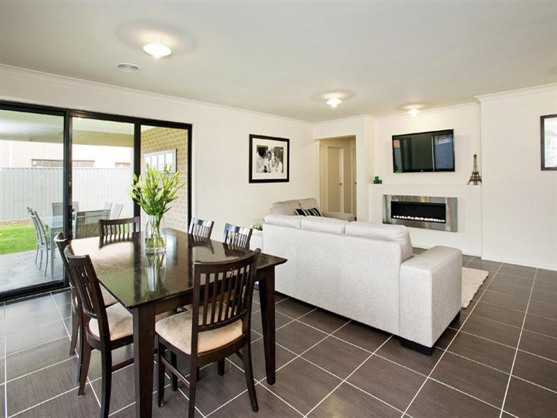 11 Moorhen Drive, Lara VIC 3212