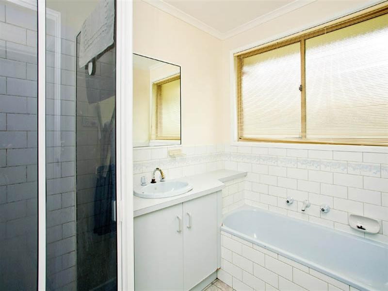 2 Bingara Avenue, Norlane VIC 3214