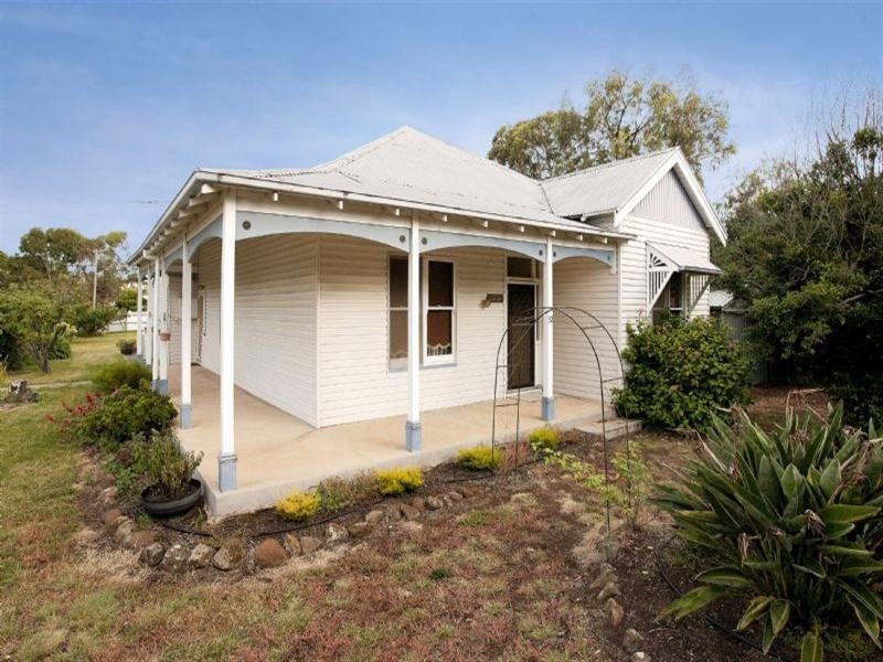 32 River Street, Little River VIC 3211