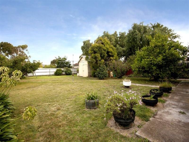 32 River Street, Little River VIC 3211