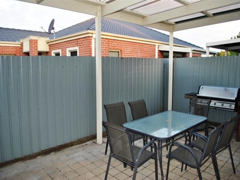 2/99 Cox Road, Corio VIC 3214