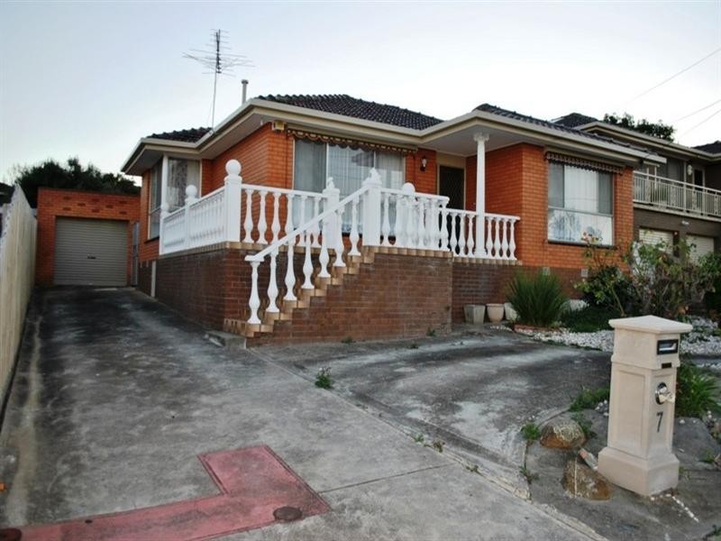 7 Downie Crescent, Hamlyn Heights VIC 3215