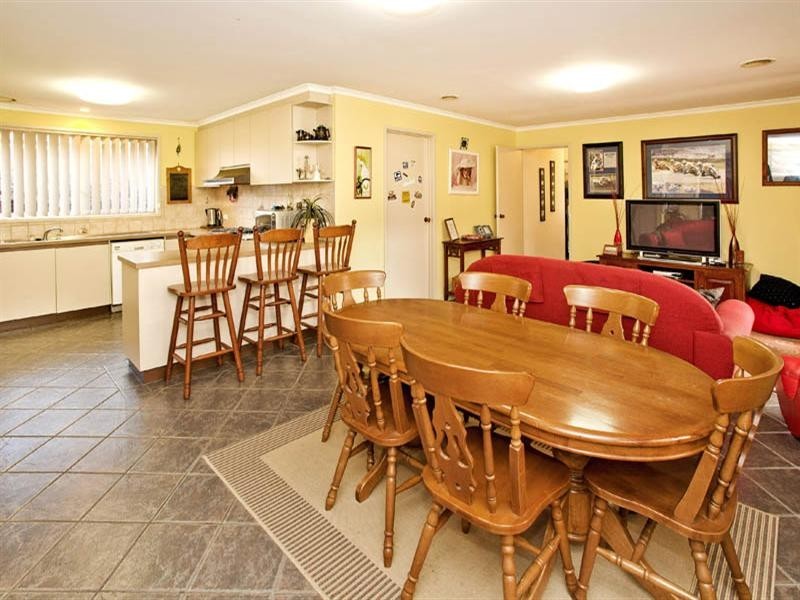 21 Henderson Drive, Lara VIC 3212