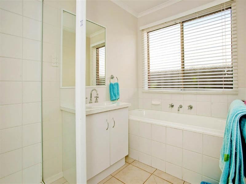 16 Brownlow Court, Lara VIC 3212