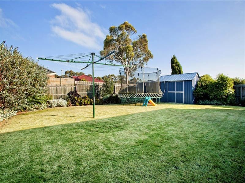 16 Brownlow Court, Lara VIC 3212