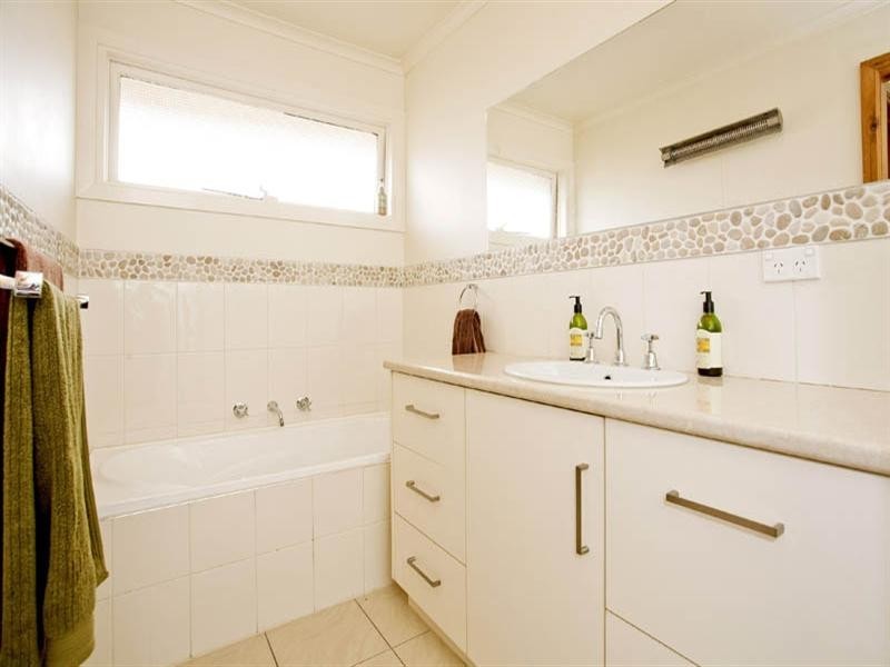 6 Ozone Crescent, Bell Park VIC 3215