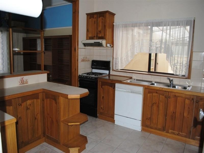 2 Walsh Grove, North Geelong VIC 3215