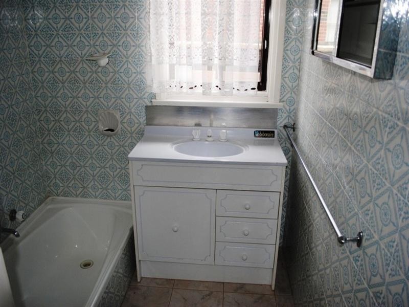 2 Walsh Grove, North Geelong VIC 3215