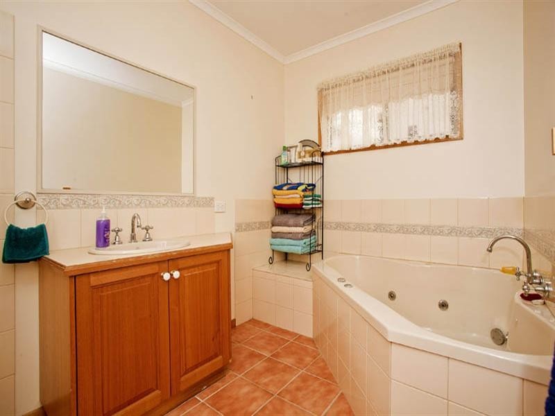4 Mungari Court, Lara VIC 3212