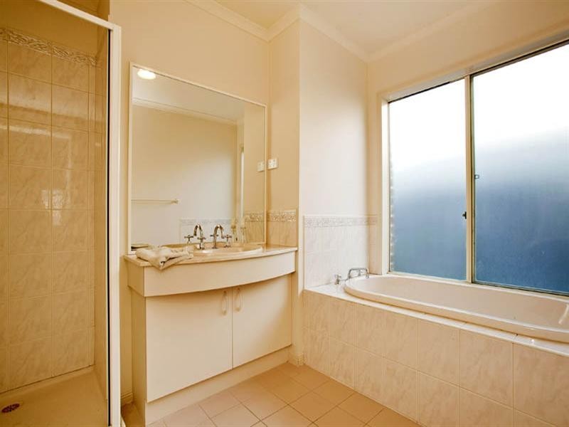 15 Keen Place, Lara VIC 3212