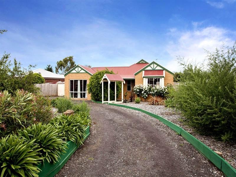 8 Marconi Place, Lara VIC 3212