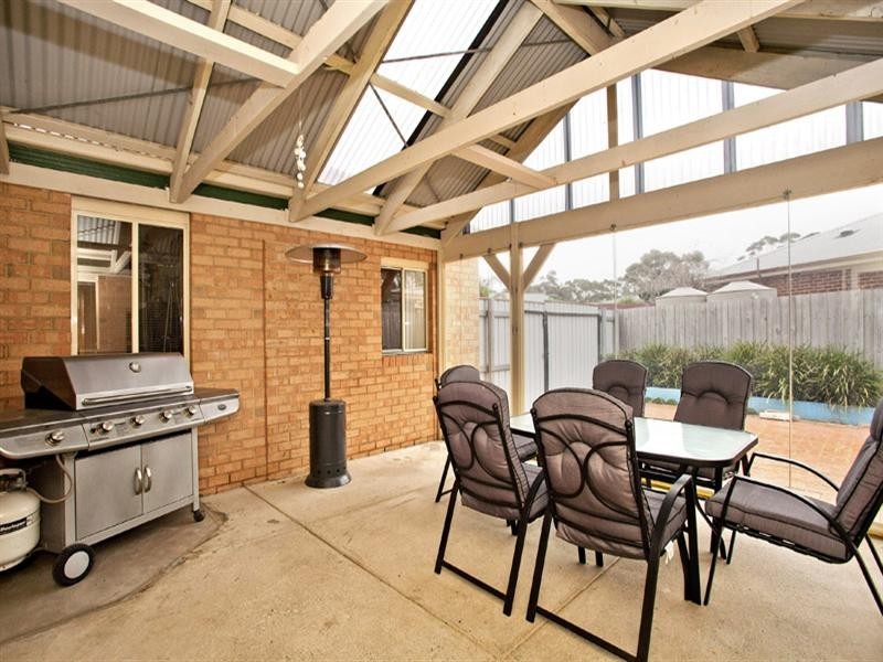 8 Marconi Place, Lara VIC 3212