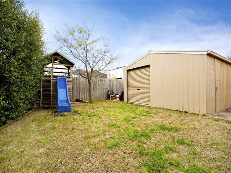 8 Marconi Place, Lara VIC 3212