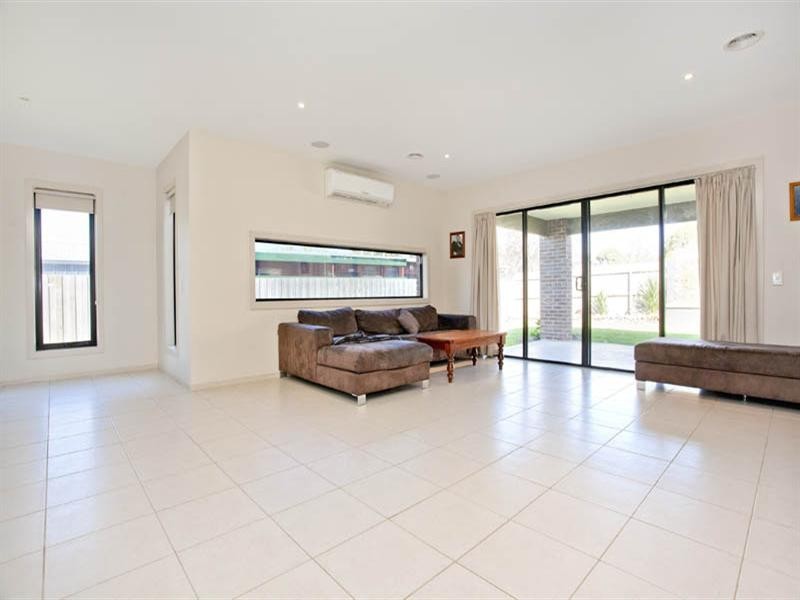 14 Hailar Lane, Lara VIC 3212