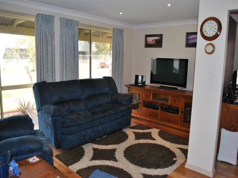 18 Lake Road, Lara VIC 3212