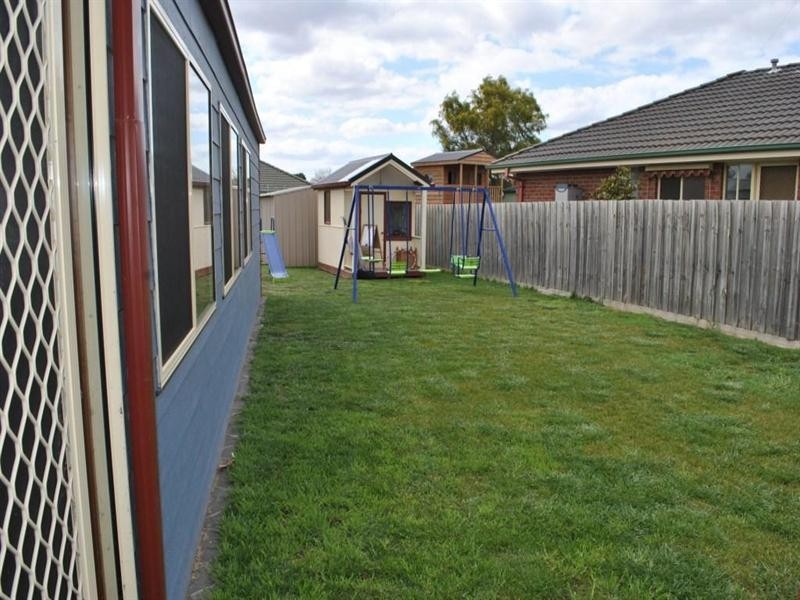 18 Lake Road, Lara VIC 3212