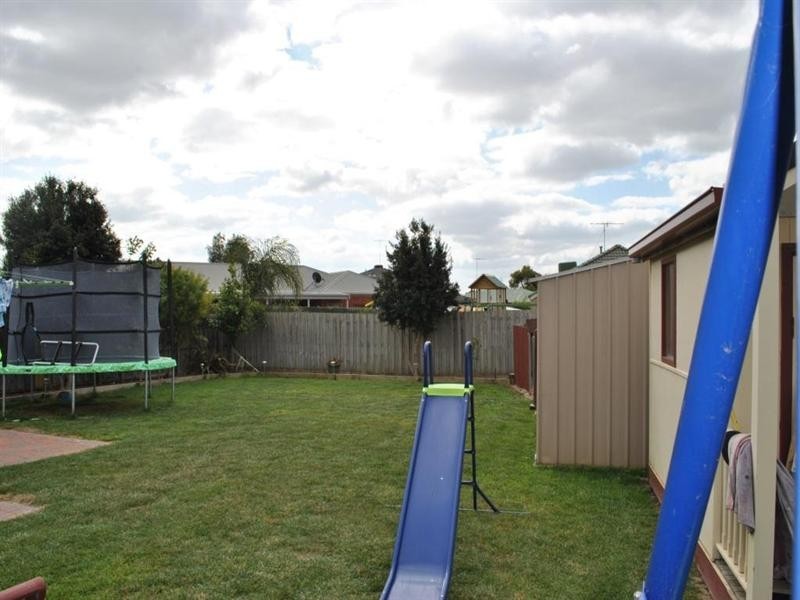 18 Lake Road, Lara VIC 3212