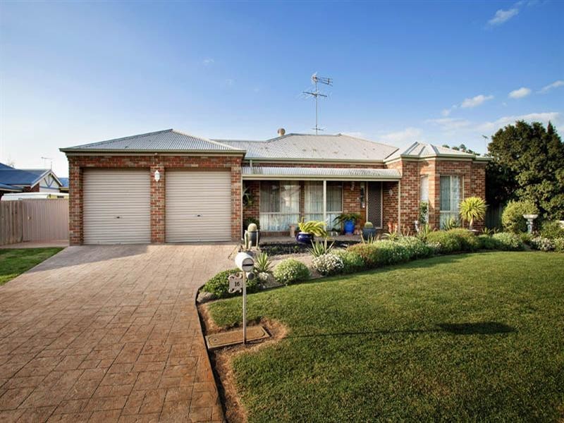 16 Sherwood Grove, Lara VIC 3212