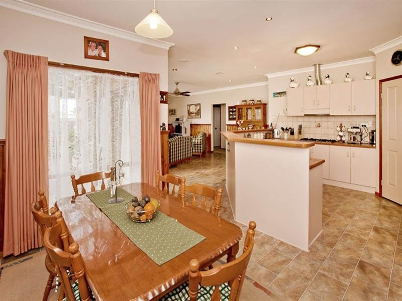 16 Sherwood Grove, Lara VIC 3212