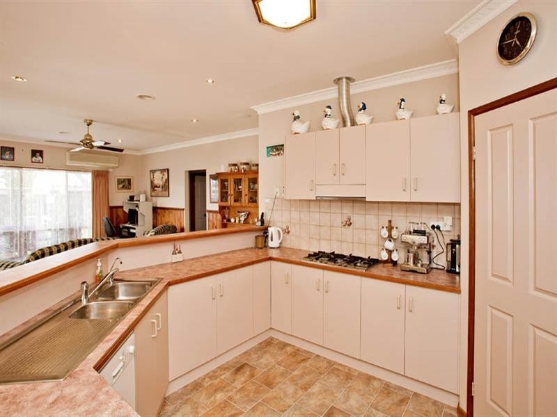 16 Sherwood Grove, Lara VIC 3212