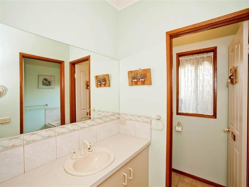 16 Sherwood Grove, Lara VIC 3212