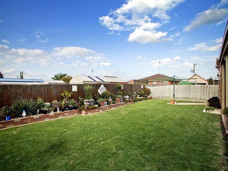 16 Sherwood Grove, Lara VIC 3212