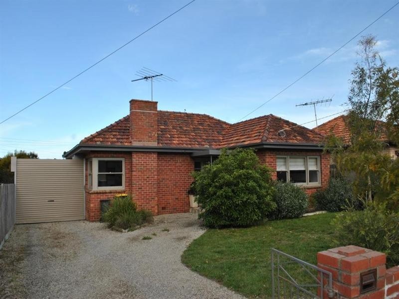 4 Shannon Avenue, Geelong West VIC 3218