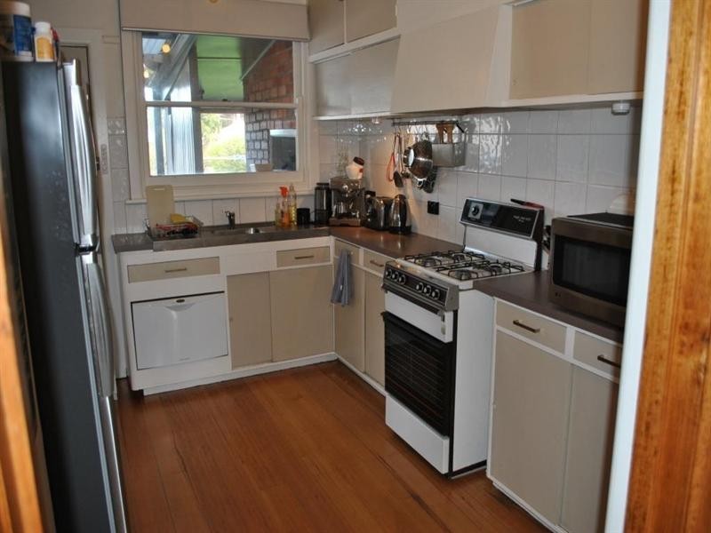 4 Shannon Avenue, Geelong West VIC 3218